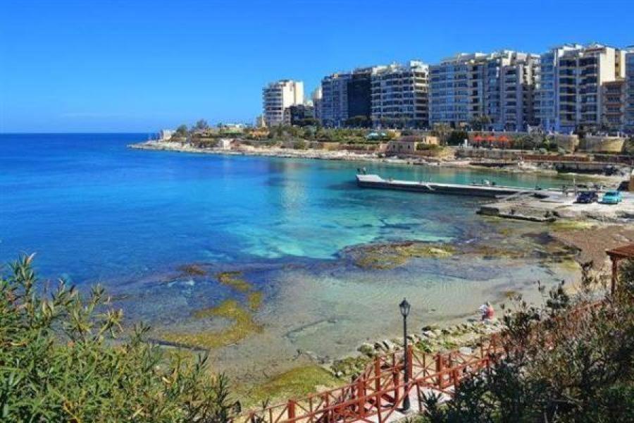 Modern Apartment Steps To St George'S Bay St. Julian's Exterior foto
