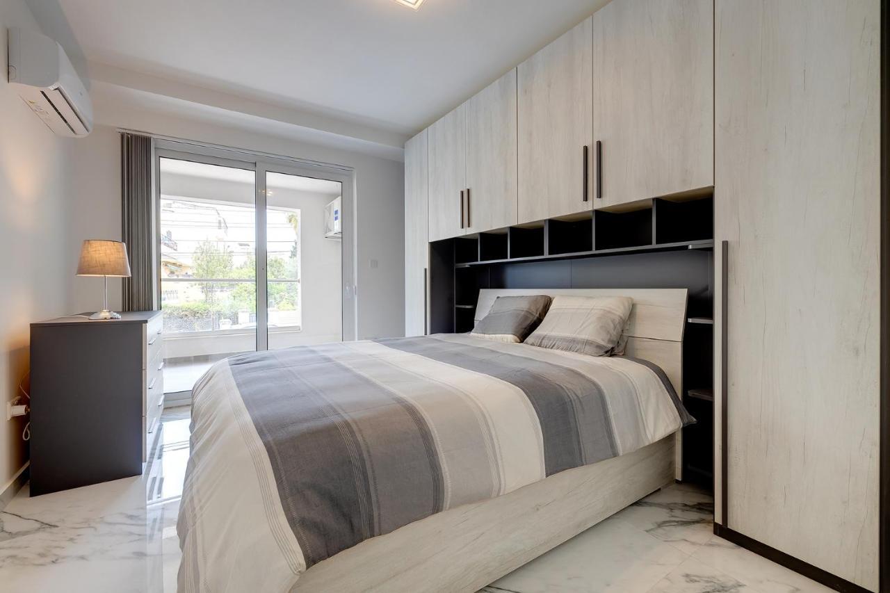 Modern Apartment Steps To St George'S Bay St. Julian's Exterior foto